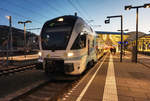 4010 607 wartet in Salzburg Hbf, auf die Abfahrt als west 927 nach Wien Westbahnhof.