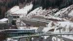 Blick von der Alten Arlbergstrae auf den neuen Bahnhof von St.Anton (28.2.11).