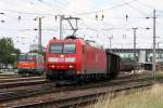 DB 185 059 auf der Fahrt mit einem Gterzug nach Lambach. Etwa 35 Minuten spter wird die Maschine als Lokzug nach Wels zurckkehren. Aufgenommen am 30. Juni 2007 im Bahnhof Wels.