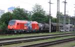 Am ussersten Bahnhofsgleis (Verbindungsgleis zur Zugfrderung) fuhr heute die 2016 910 von Stern und Hafferl mit einem Verschubgterzug in Wels durch. Aufgenommen am 17. Juli 2012.