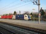 ES 64 U2-066 der Wiener Lokalbahn Cargo GmbH fhrt mit einem Containerzug durch Wien Meidling. 07.04.2009.