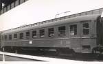 Wien Ostbahnhof - In den Jahren 1960 und Jahrelang war dieser CSD Wagen die einzige Mglichkeit von Wien nach Bratislava zu reisen : einmal am Tag und ein Wagen  (die andere waren alte BB Wagen nur bis Marchegg.  Dauer der Reise : mehr als zwei Stunden...  !! Juni 1960 - Foto : J.J.Barbieux.
