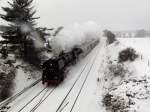 01 1533-7 unter Volldampf, mit einem Sonderzug Richtung Zittau am 20.02.2009 zwischen Arnsdorf(Sachsen) und Hp Groharthau.