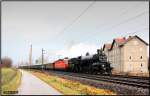 310.23 und 1044 040 bringen zusammen den Sdz 16801 vom Wiener Sdbahnhof nach Mrzzuschlag.Gloggnitz 08.12.2008