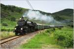 Zwei Dampfsonderzge waren am 18.6.2011 zur Sonnwendfeier 2011 in der Wachau unterwegs.Hier sieht man die 100 Jahre alte Dampflok 310.23 mit dem Sdz R 17364 von Wien Heiligenstadt nach Spitz an der