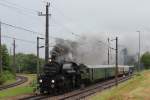 310.23 mit einem Sonderzug von Wien Heiligenstadt nach Sigmundsherberg, grund fr die Fahrt war das jhrliche Dampffest in Sigmundsherberg, hier zusehn kurz vor der Einfahrt in den Zugendbahnhof; am