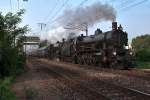 Die beiden Dampfloks 109.013 und 310.23 sind mit dem SE 17202 (IGE - sterreich Rundfahrt) von Wien Sdbahnhof (Ost) nach Sigmundsherberg unterwegs.