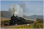 310.23 mit dem Sonderzug 17264 von Wien nach Spitz am 28.10.2016 kurz nach Weißenkirchen in der Wachau aufgenommen.