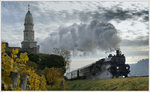 310.23 mit dem Sonderzug 17264 von Wien nach Spitz am 28.10.2016 beim Franzosendenkmal bei Dürnstein in der Wachau. Dieses Denkmal erinnert an den Sieg der österreichisch-russischen Truppen gegen die napoleonischen Truppen bei der Schlacht von Dürnstein im Jahre 1805.