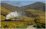 310.23 mit dem Sonderzug 17264 von Wien nach Spitz am 28.10.2016 kurz vor Weißenkirchen in der Wachau aufgenommen.