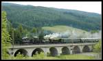 Sdz 16246 bei der Rckfahrt nach Wien vom Dampflokdreffen in Mrzzuschlag am 11.6.2006 bei der Querung des Holzergraben-Viaduktes auf der Semmering Sdrampe kurz nach Spital am Semmering.