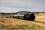 Die ehemalige Wiener Stadtbahnlok 30.33 mit ihrem SR 16253 von Ernstbrunn nach Korneuburg am 27.9.2009 kurz nach Karnabrunn aufgenommen.