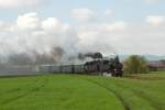 Sonderzug nach Ernstbrunn bespannt mit der 30.33 und 93.1420 zum Oldtimertreffen in Ernstbrunn, aufgenommen in Harmannsdorf-Rckersdorf (05.05.2013)