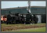 109.13 bei der Saisonerffnung im Heizhaus Strasshof am 23.4.2006. Daneben steht die ehmalige Stadtbahnlok 30.33 (BB 30/DRB 90.10) kalt, aber betriebsbereit. 30.33 war zuletzt bei der GKB im Einsatz, und wurde dort, da hauptschlich zwischen Wies und Leibnitz eingesetzt, als Sulmtalbahnlok bezeichnet.