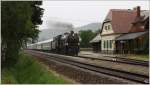 Zwei Dampfsonderzge waren am 18.6.2011 zur Sonnwendfeier 2011 in der Wachau unterwegs.Hier sieht man die B&B Dampflok 33 132 mit dem Sdz R 14262 von Wien Heiligenstadt nach Spitz an der Donau, bei