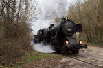 52.4984  Eberhard  dampft bergauf zur Waldmühle dem letzten Haltepunkt der Strecke an der Kaltenleutgeber Bahn. Die Aufnahme des Nikolodampfzug entstand am 07.12.2019.