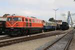 A-RBAHN 2050.09 am 04.Okt. 2021 im Bahnhof Ernstbrunn. Rechts im Bild die A-LOKTM 52.4984.