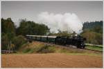 52.4984 mit ihrem Fotosonderzug R 16612 von Retz nach Drosendorf am 22.10.2009 kurz vor Zissersdorf im Waldviertel aufgenommen.