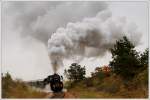 52.4984 mit ihrem Fotosonderzug R 16612 von Retz nach Drosendorf am 22.10.2009 in den Weinbergen nach Retz aufgenommen.