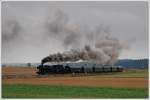 52.4984 mit ihrem Fotosonderzug R 16612 von Retz nach Drosendorf am 22.10.2009 nach der Mittagspause kurz nach Langau aufgenommen.