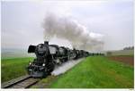 52 100 und 52.4984 mit dem SREX 16170 auf dem Weg von Korneuburg nach Ernstbrunn; hier kurz vor Karnabrunn, 2.5.2010.