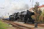 52 100 am SR 14556 von Wien Heiligenstadt nach Waidhofen an der Ybbs, hier bei der Ausfahrt des Zugausgangsbahnhof; am 14.04.2012