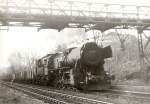 BB - Eine BR 52 mit einem Gterzug auf der Verbindungsbahn, Richtung Htteldorf.  Bei Hietzing im Winter 1961.  
Foto : J.J. Barbieux