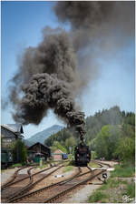 Die ÖGEG Dampflok 77.28 fährt mit SR 14533 zum  Radfrühling im Traisental  von St Pölten nach Markt St.Aegyd    Bahnhof St.Aegyd 29.4.2018