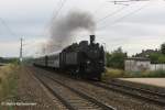 Aus Wien Sd kommend fhrt die 77.250 gerade durch Sollenau auf dem Weg nach Wiener Neustadt und weiter ber Bad Sauerbrunn und Sopron rund um den Neusiedlersee zu fahren.