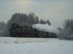 Die BR 77 28 der GEG am 24.12.2007 mit einem Sonderzug unterwegs auf der SLB Strecke Salzburg-Lamprechtshausen.