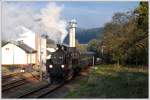 77.28 nach der Ankunft in Hausruck mit ihrem Fotozug 91159 von Attnang-Puchheim am 21.10.2009.