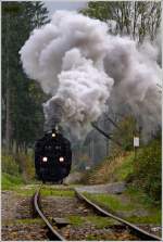 Teleaufnahme der 77.28 auf der Museumsbahn von Timelkam nach Ampflwang.