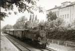 BB Lok 77.79 mit dem Arlberg-Orient Express auf der Verbindungsbahn zwischen Wien West und Wien Ost (hier bei Hietzing) mit u.a. SBB und CFR Wagen unterwegs nach Budapest und Bukarest in 1960 ! (Foto J.J. Barbieux) 