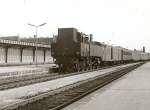 BB - Ankunft des Chopin Express Warsawa - Wien (ber Breclav) in Wien Ostbahnhof.  Lok 77.249 zieht Pkw PKP, Schlafwagen von der CIWL und verschiedene Wagen BB und PKP - Sommer 1960 (Foto J.J. Barbieux)