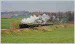 Fotopersonenzug SLP 19439 von Attnang-Puchheim nach Hausruck, bespannt mit GEG 78 618, am 21.4.2010 kurz nach Ottnang im Hausruck aufgenommen.