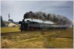 Die 78.618 zieht hier den Dampfsonderzug 14310 (Steindorf/Strasswalchen-Braunau-Ried-Attnang-Puchheim) durch das Innviertel.