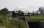 GEG 78 618 vor Sonderzug vom Eisenbahnmuseum Ampflwang, KBS 151 Neumarkt-Kallham - Simbach, Innviertelbahn, fotografiert beim berqueren der Altheimer Strae B 148 bei Moosham am 25.04.2010