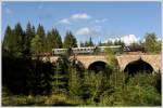 92.2271 mit ihrem Fotozug bei der dritten Nebenfahrt am 8.8.2010 bei der Querung des Kremsbachviadukt kurz vor Ottenschlag.