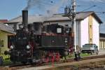 Die Dampflok der Baureihe 92 des Martinsberger Lokalbahnvereins nach der Ankunft in Schwarzenau, wo Wasser nachgefüllt und Wartungsarbeiten durchgeführt werden.