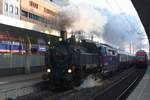 NLB 93.142 und RBAHN 2143 062-5 als Heizlok am 02.Dezember 2017 mit dem SR 17940 (Praterstern - Ernstbrunn) bei der Durchfahrt in der Haltestelle Traisengasse.