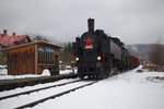 Auf der Fahrt von Stara Paka nach Turnov ist diese Aufnahme der 431.032 (ex ÖBB 93.1360) in der Haltestelle Cidlina entstanden.