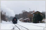 431.032 (ex ÖBB 93.1360) am 12.1.2019 mit ihrem Pn 59248 von Kolín nach Poniklá bei der Ausfahrt aus Nová Paka.