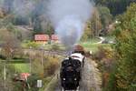 NBIK 93.1332 am 23.Oktober 2020 als NBiK-Fahrt 2 (Ferlach - Feistritz im Rosental) beim Strecken-Km 33,3 der Rosentalbahn.