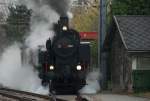 Tfz 93.1420 + 93.1421 bei der Ausfahrt in Wolkersdorf Richtung Heizhaus in Mistelbach LB am 08.11.2008.