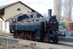 93.1403 als Werbebotschafter fr die Nostalgiesonderfahrten auf der Lokalbahn nach Ernstbrunn am 14.03.2009 im Bahnhof von Korneuburg.