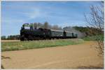 93.1420 am 22.4.2010 mit ihrem Fotoperser von Retz nach Drosendorf kurz vor dem Bahnhof Geras-Kottaun aufgenommen.