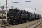 93 1420 am Vereinssonderzug des Verein Neue Landes am Nachmittagssonderzug von Ernstbrunn nach Korneuburg, hier bei der Einfahrt in den Bahnhof; am 03.12.2011