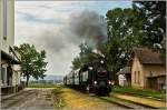 Am 15.9.2012 strmt 93.1420 des Vereinses  Neue Landesbahn  mit dem  Erlebniszug Leiser Berge  ohne Halt durch die Station Harmannsdorf-Rckersdorf.