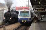 4020 209 als S9 29415 von Gnserndorf (Gae) nach Mdling (Md) zu sehen im Bahnhof Liesing (Lg), daneben wartet 93 1420 Anschlussreisende aus der Schnellbahn ab, die Sonderfahrt geht nach Waldmhle