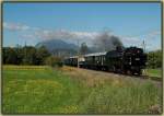 93.1332 der NbiK (Nostalgiebahnen in Krnten) bei der Rckfahrt von Faak am See nach Ferlach am 31.8.2006 als Sdz R 16464 kurz vor der Durchfahrt des Bahnhofes Ledenitzen.